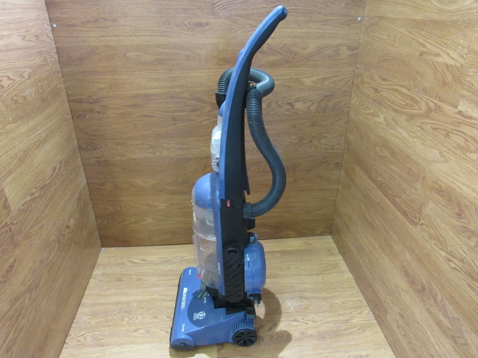 Bissell Rewind Powerclean Upright Vacuum Bagless 12 Amps 18M9-P -- Used