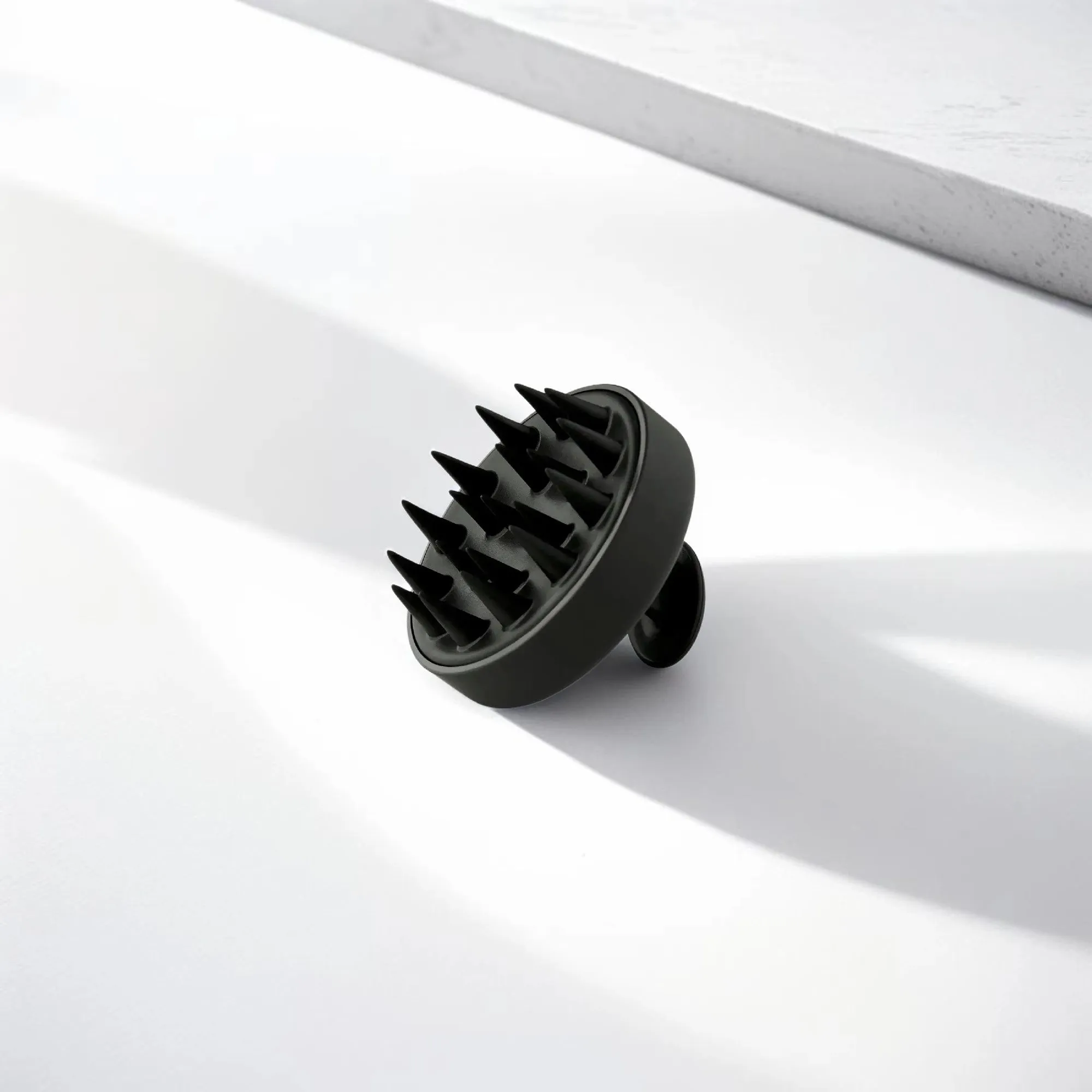 By Vilain Shampoo Brush