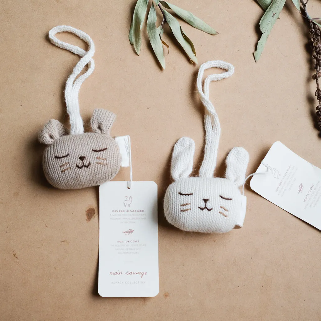 Main Sauvage Gym Toy Bunny White