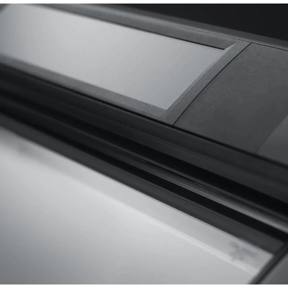 VELUX GGL FK08 307030 Pine INTEGRA® SOLAR Window (66 x 140 cm)