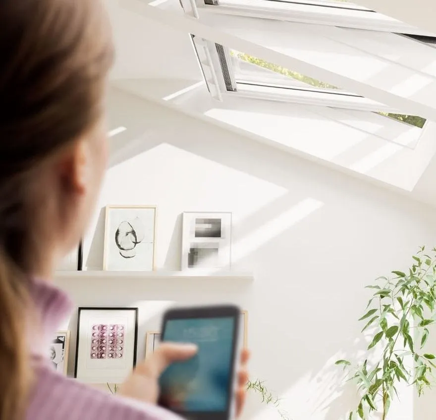 VELUX GGL PK10 206830 Triple Glazed White Painted INTEGRA® SOLAR Window (94 x 160 cm)